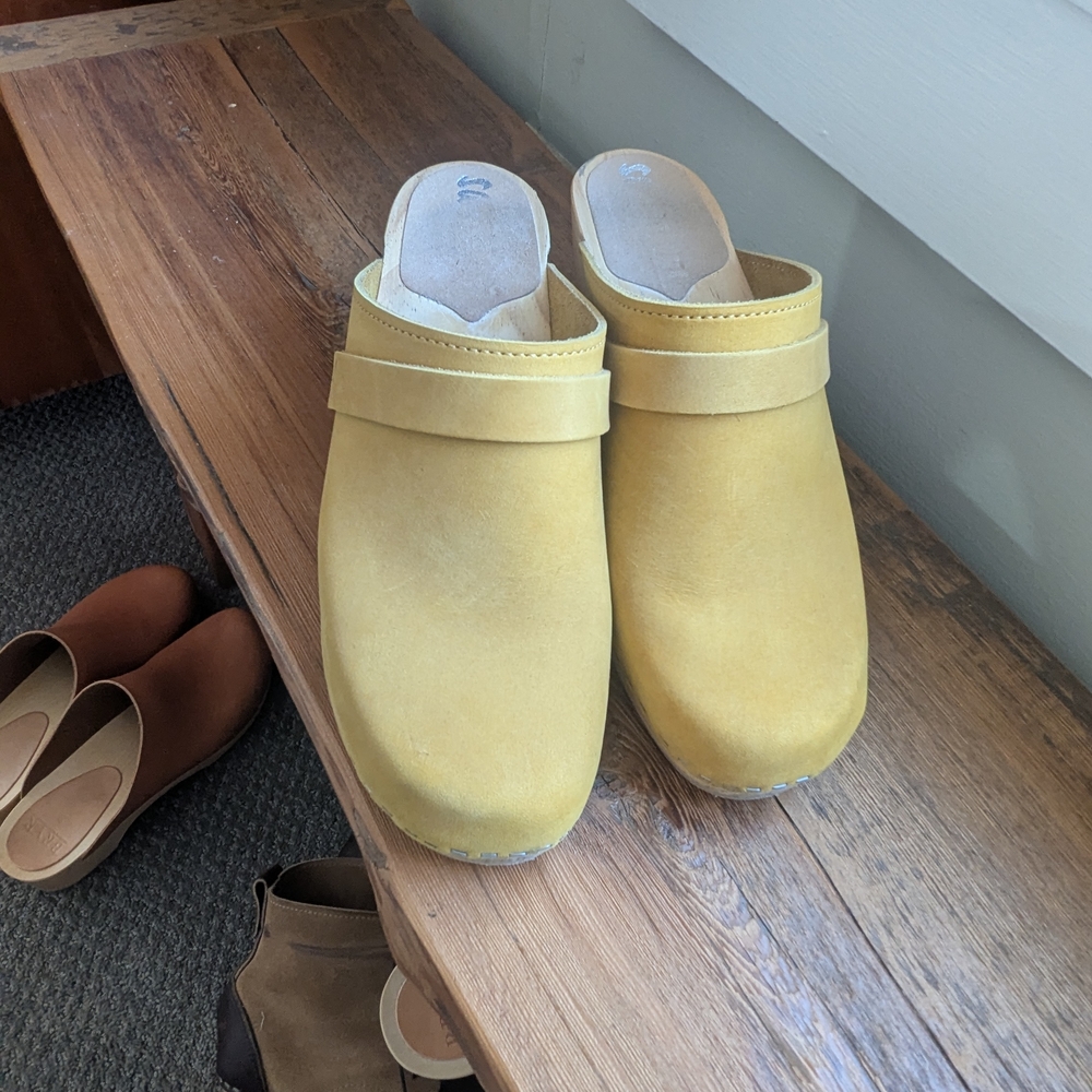 Sandrens Yellow leather Clogs EUC size 9 39 - Picture 2 of 11